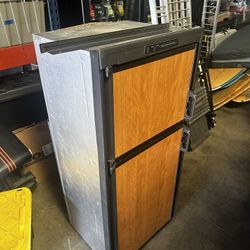 Dometic RM2652 3-way RV Propane 12V 110V Refrigerator