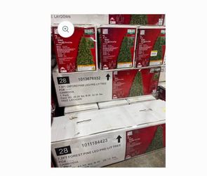 Home Accents Holiday 7.5 ft. Oxford Pine LED Pre-Lit Artificial Christmas Tree T13 Retail $199 Our price $120