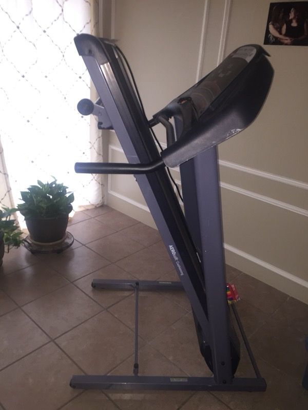 Triumph 400T Treadmill from Academy