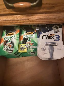 Various  Razors $4 Each Pack   Will Sell 40 Packs For$150