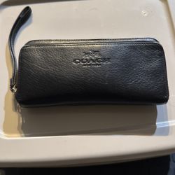 Black Coach Wallet Lots Of Pocket Space