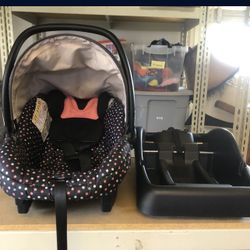  Non expired Newborn Car seat and base $25