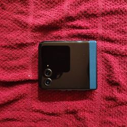 Motorola Razr 2025 Blue