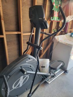Nordic Track Elite 1300 Front Drive Elliptical Trainer