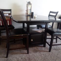 Kitchen Table W/ 4CHAIRS