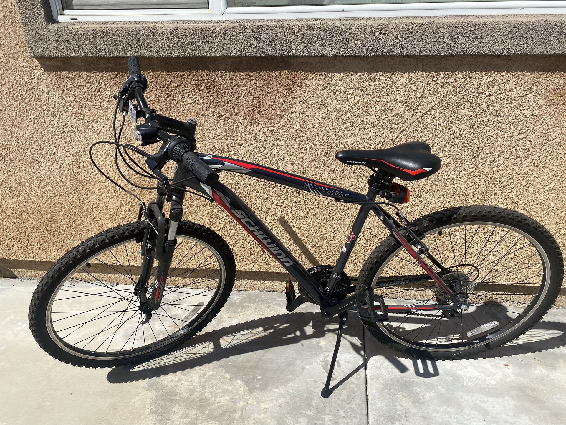 Schwinn Men’s Mountain Bike with Add Ons