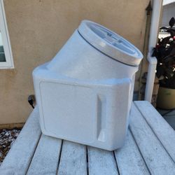 Pet Food Containers