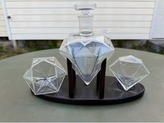 Wine decanter and 2 glasses