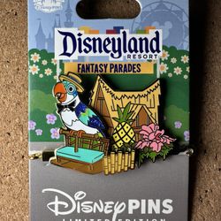 Disney Disneyland Fantasy Parades Float Series Tiki Room Barker Bird LE 2500 Pin