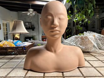 Esthetician mannequin