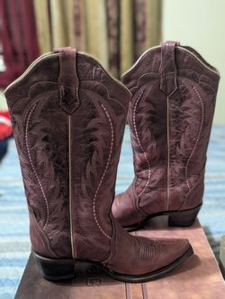 Womens size 10 Cowgirl Boot *Make Offer*