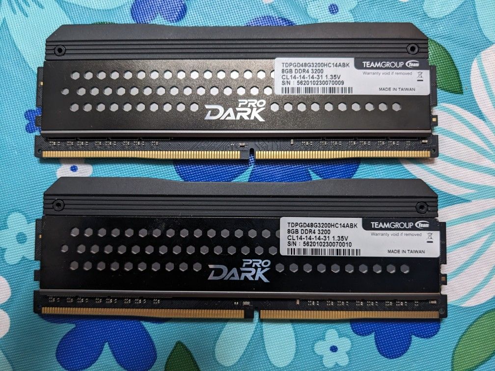 Team Group Black DDR4 3200 (8Gbx2)
