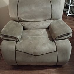 Oversized Recliner 
