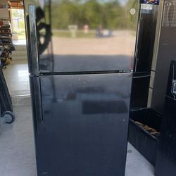 Ge black 19 cu.ft. Stainless steel top freezer refrigerator mod GTS19KGNRBB, 
Manufactured  06/24