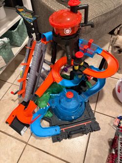 Hot Wheels Ultimate Gator Car Wash Playset