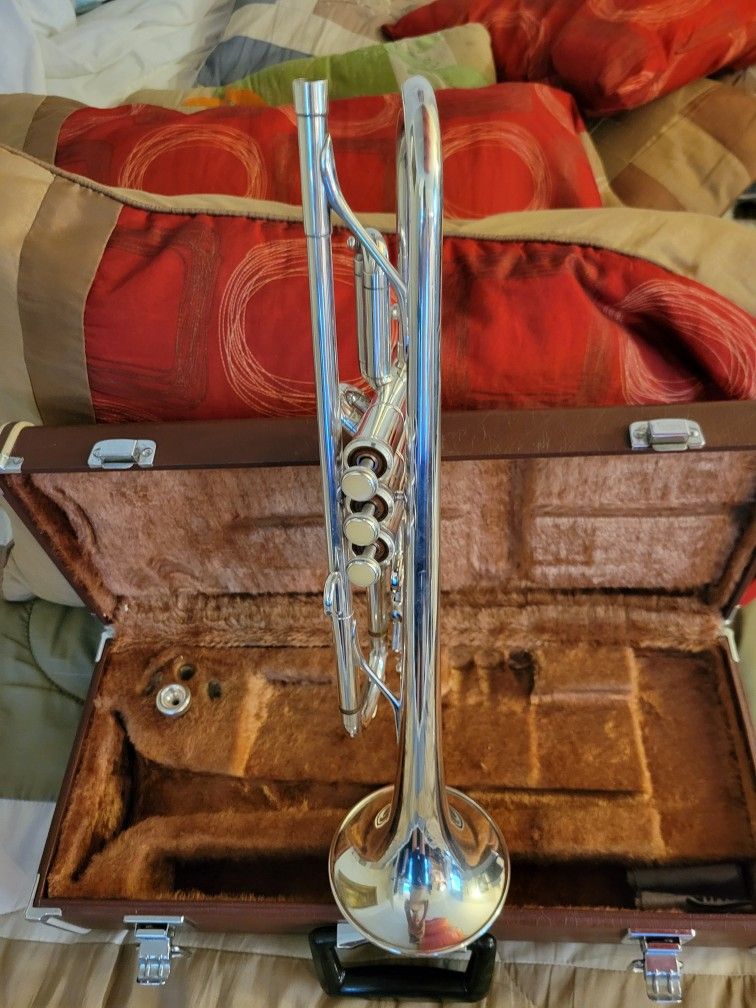 Very Nice Silver Yamaha YTR232S Japan Trumpet