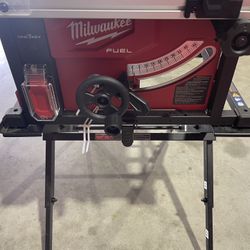 Milwaukee FUEL 8-1/4 Table Saw W Stand