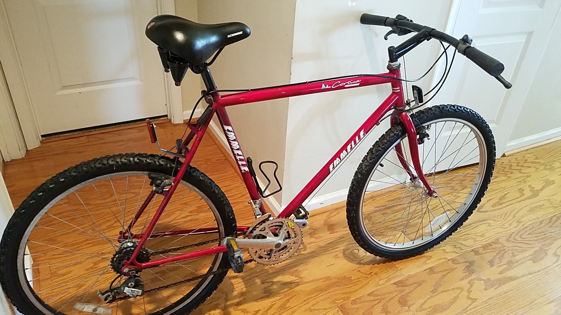 Emmelle Cortina mountain bike 26 inch 21 speed