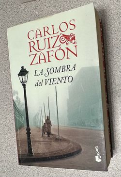 La sombra del viento by Carlos Ruiz Zafon ( Spanish book)