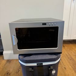 Holiday FRW080B Thermoelectric Wine Cooler 8 Bottle Digital Open Box