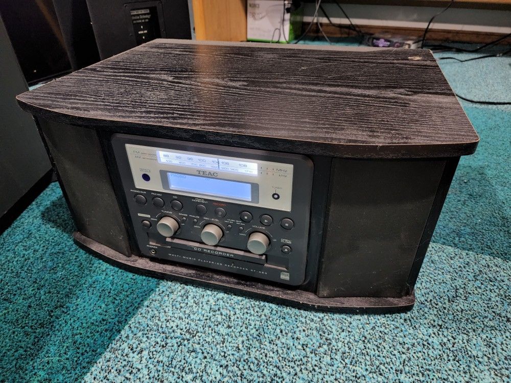 TEAC Turntable/CD Recorder/Radio GF-350