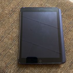 iPad 5 Gen Silver 128 GB 9.7” Screen