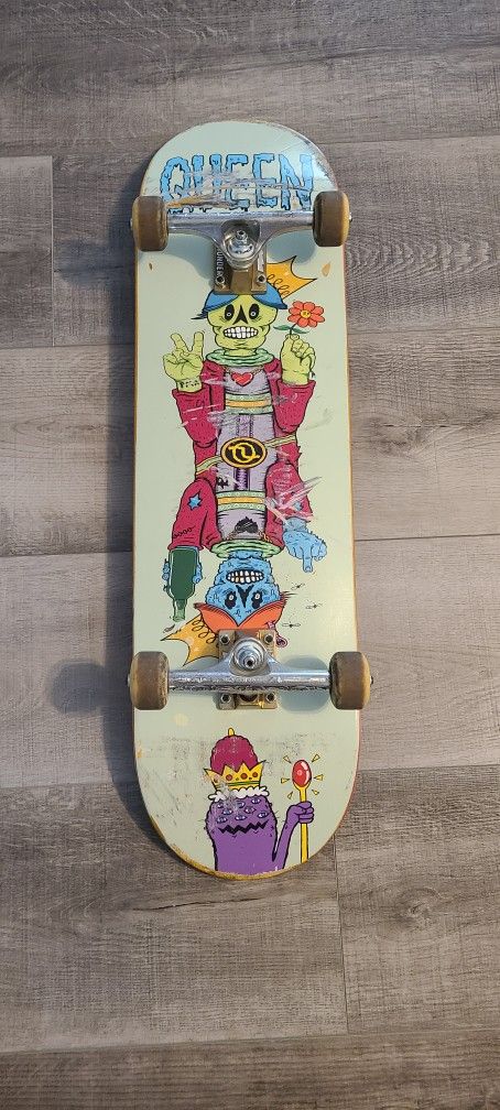 Queen Skate Board With Thunder Trucks