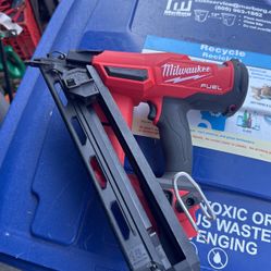 Milwaukee 15gauge Finish Nailer
