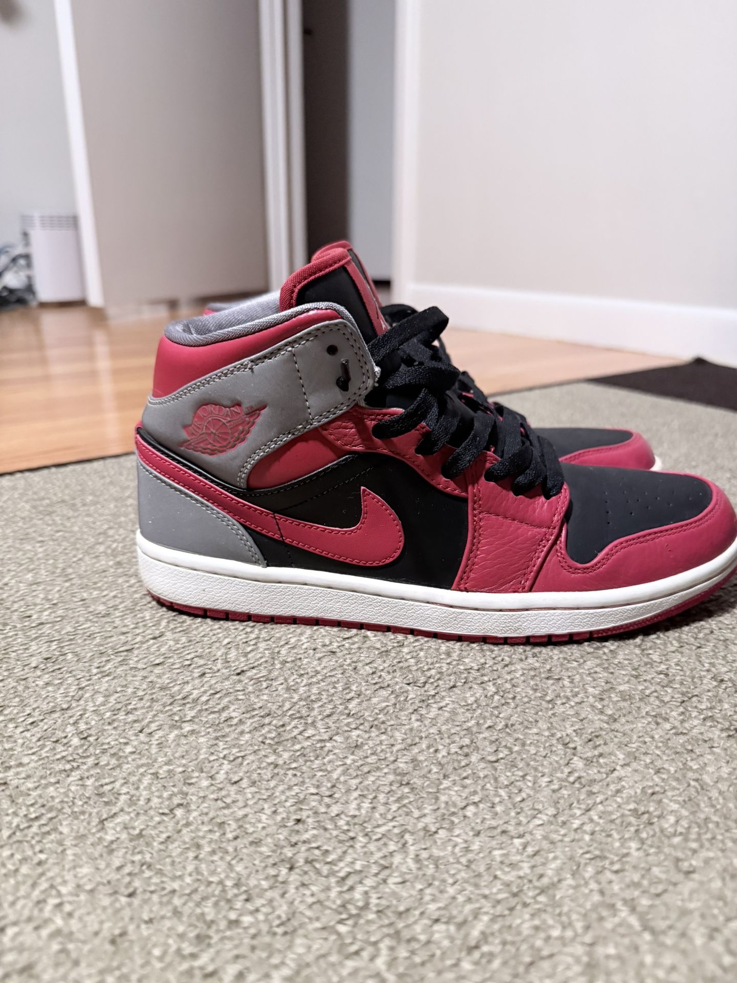 Jordan 1 Mid 3m Fire Red 