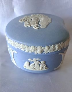 Vintage Wedgwood blue jasperware trinket box