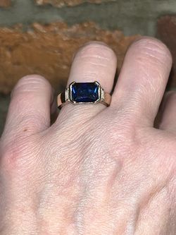 Dark Vivid Blue Gemstone Ring in a Gold Tone Setting Marked 925 Signed Sz 8