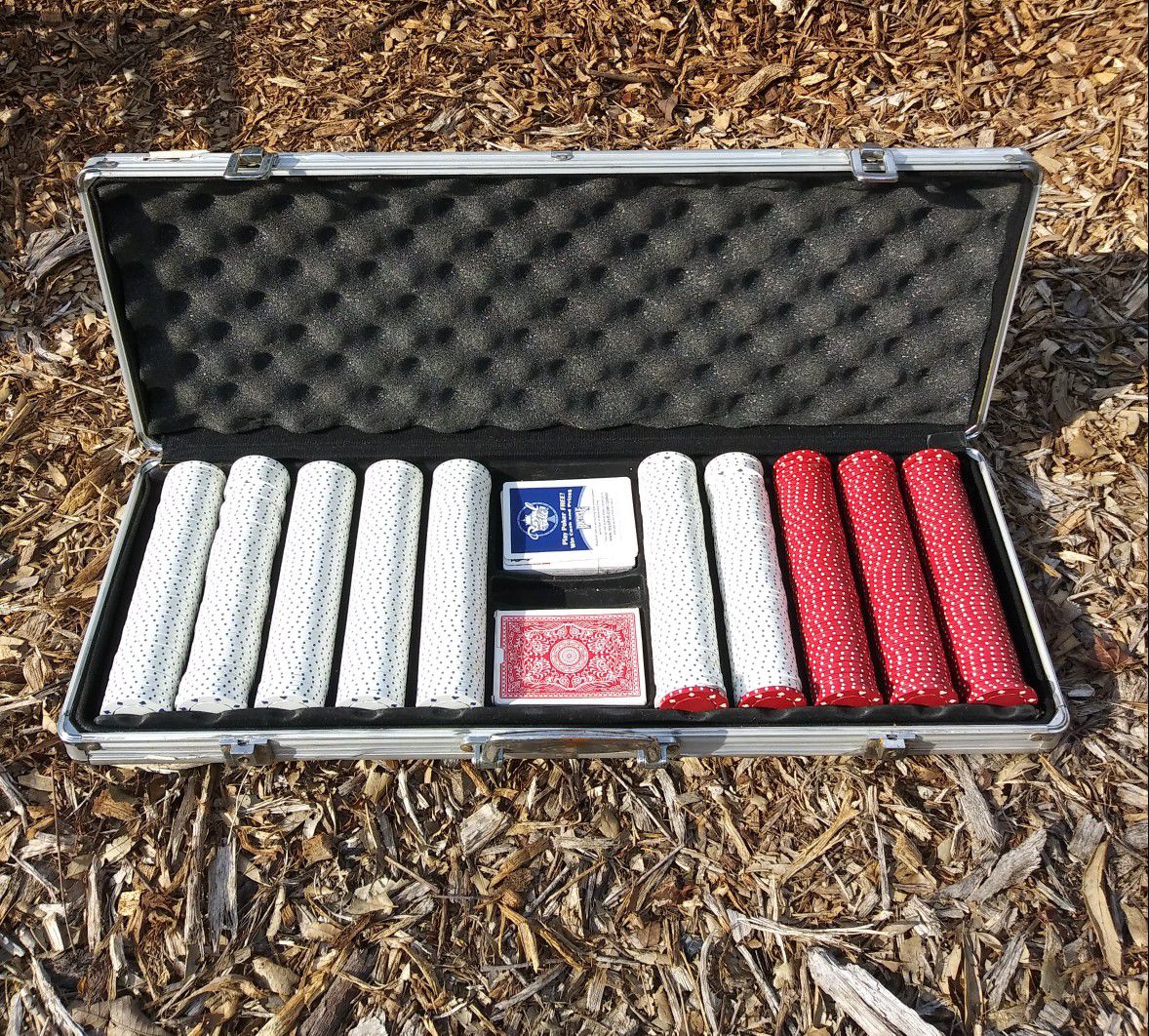 PROFESSION POKER CHIP SET WITH CASE