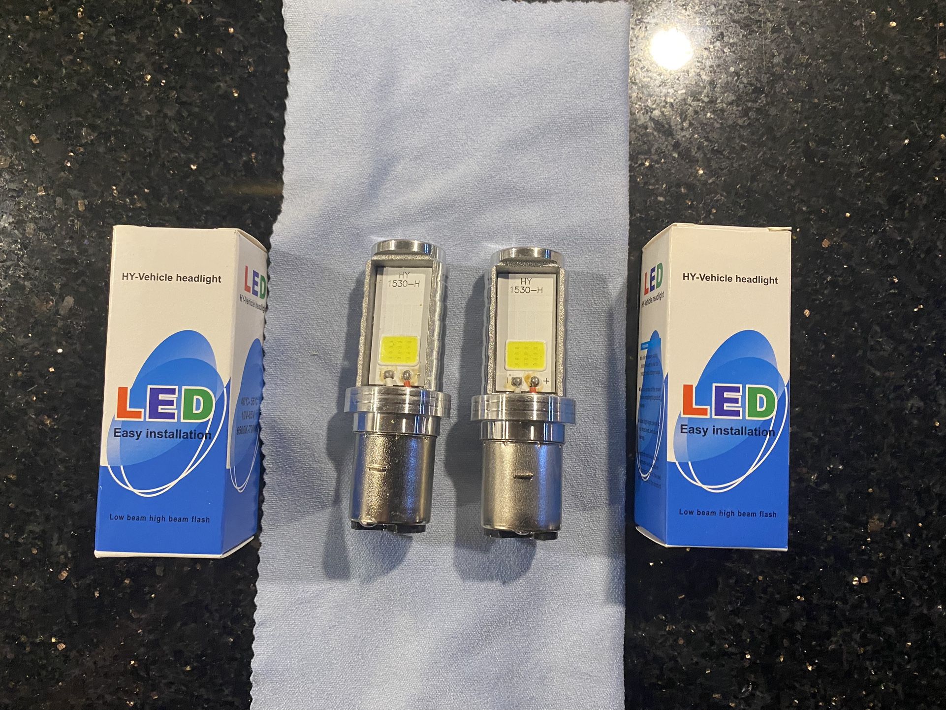 2 EverBrightt HY-1530-L 900 Lumens LED Motorcycle Headlights Hi/Lo-Beam Flash