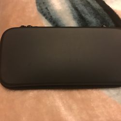 Nintendo Carrying Case (black) and 3 Screen Protectors