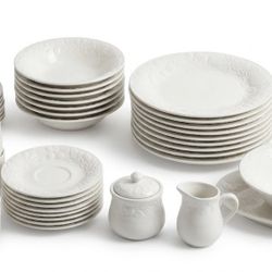 Gibson Housewares Flourish Dinnerware Set