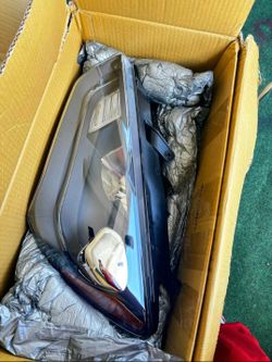 HYUNDAI GENESIS Headlights