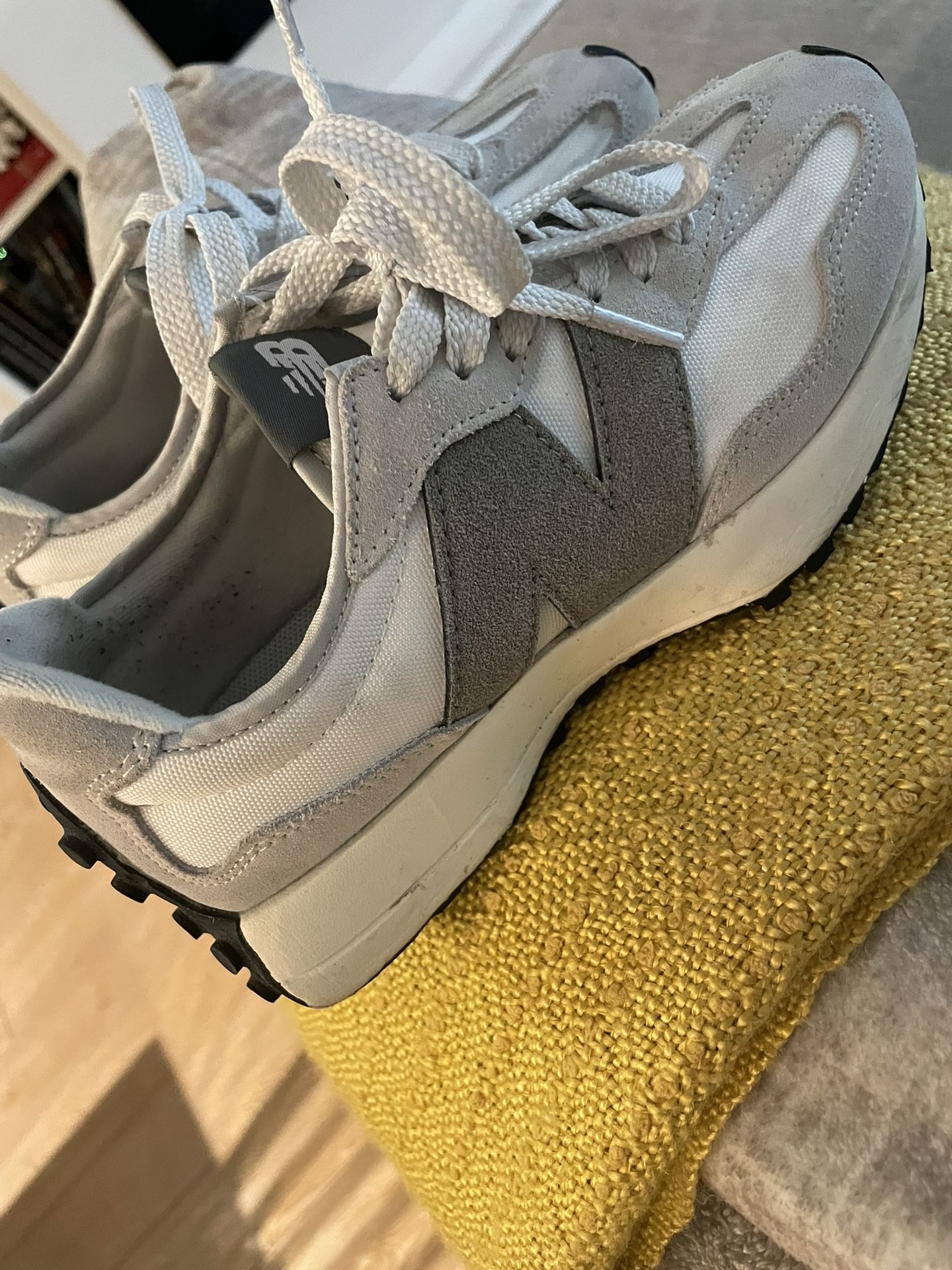 New Balance 327 (Woman 6)