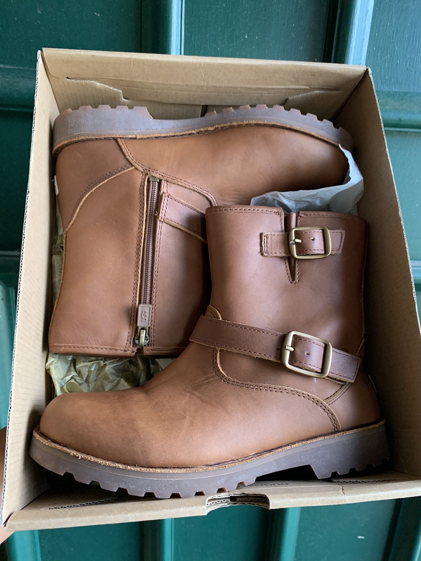 Brand new and original Ugg boots for girls size 4