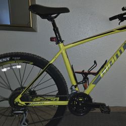 Mens Large Talon 3 Mountain Bike by Giant