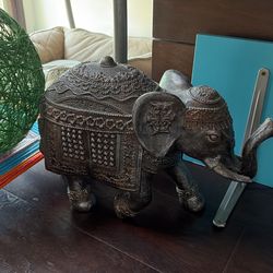 Metal Elephant Decor