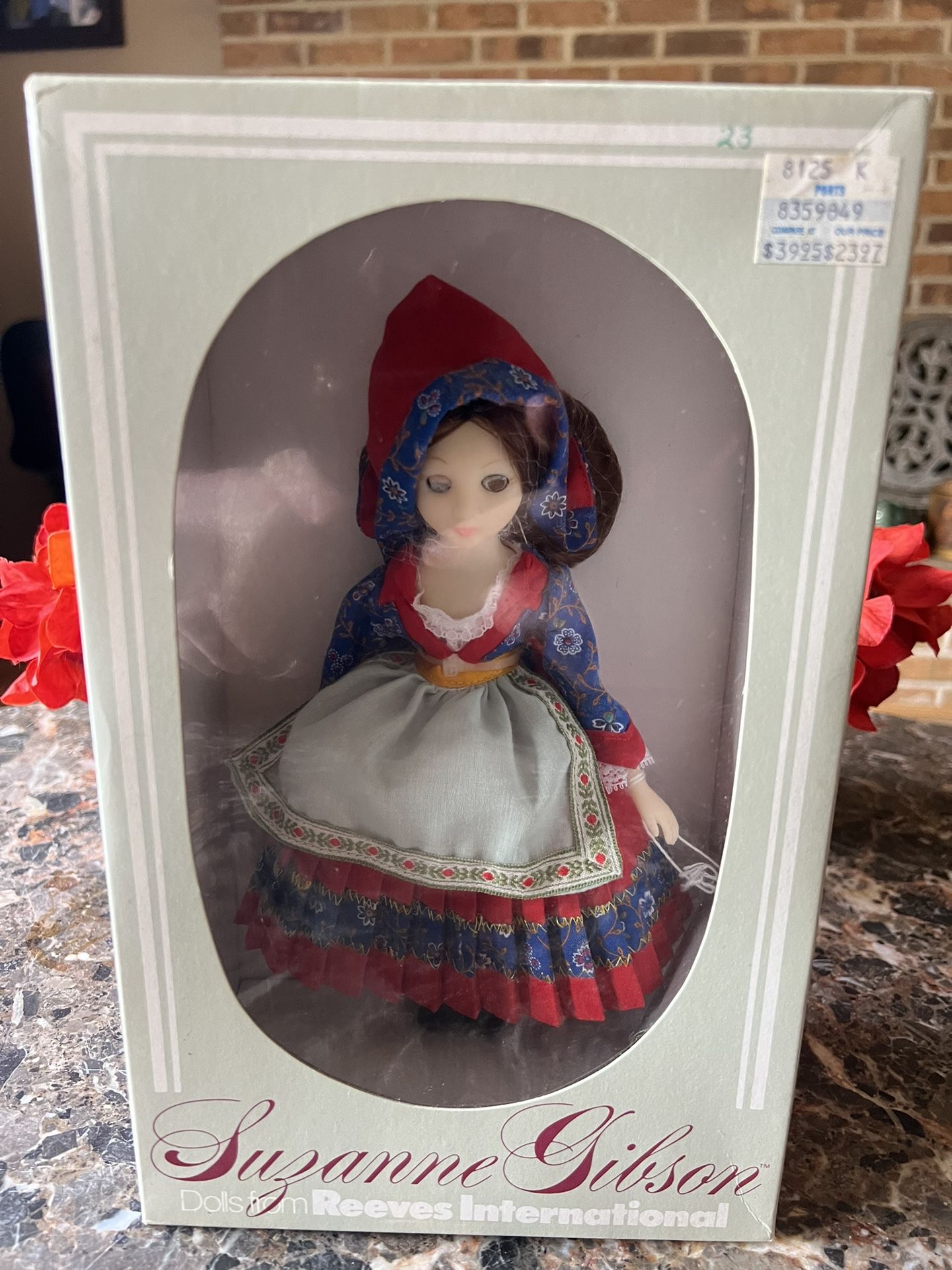 New in box Suzanne Gibson from Reeves International Sardinia Signature doll