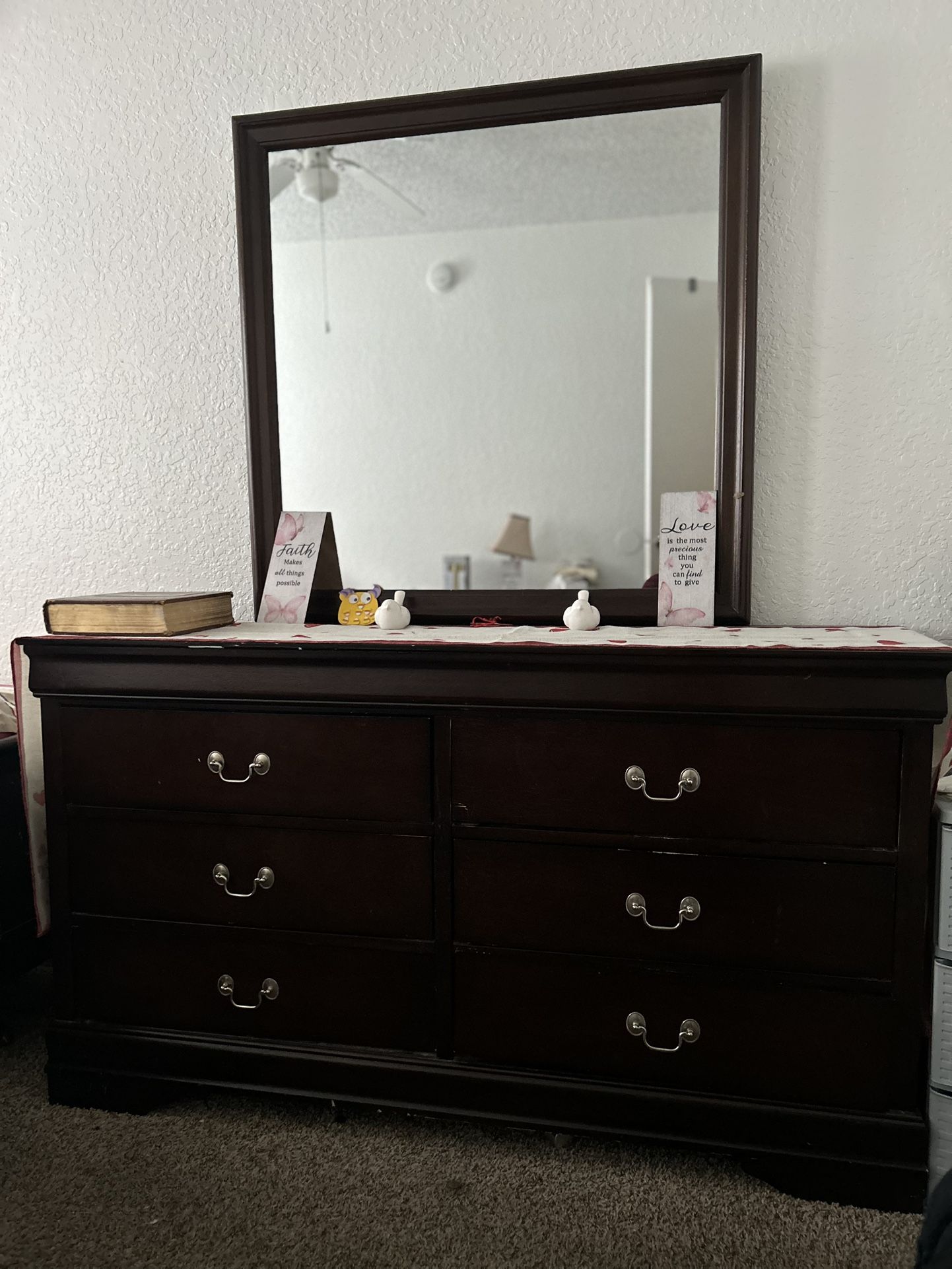 Dresser With Mirror