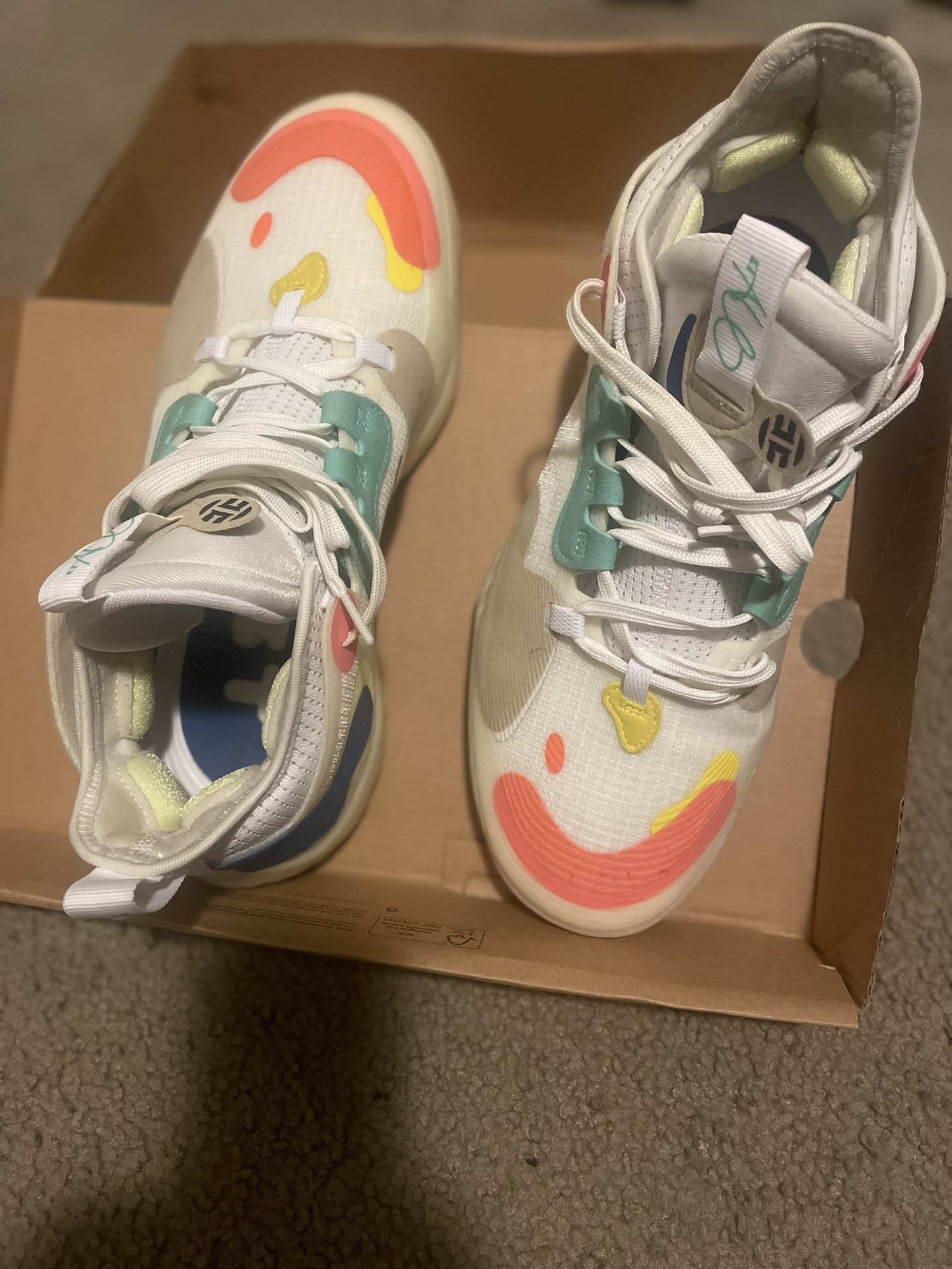New Basketball Shoes For Men, Size 9 Nice Looking Pair Of Sneakers