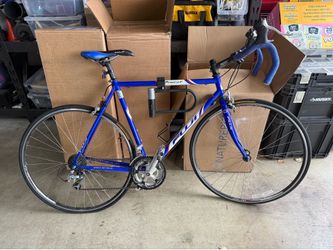 Fuji Finest 56CM road bike