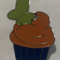 2011 Disney Booster Pin Sweet Treats Character Cupcakes Goofy