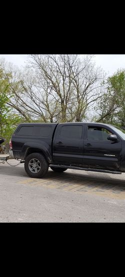 toyota tacoma leer camper / topper