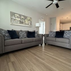 Sofá And Love seat Raymour & Flanigan Furniture 