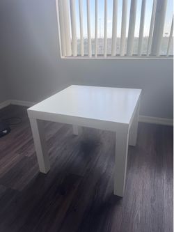 White Coffee Table – Excellent Condition