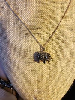 Elephant pendant necklace