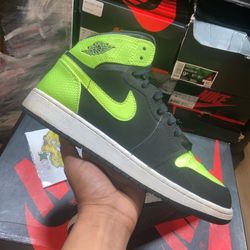Jordan 1 Mid